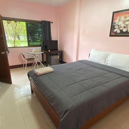 โพธิ์ทองริมทุ่ง Pothong Rimtung Hotel Fang Buitenkant foto
