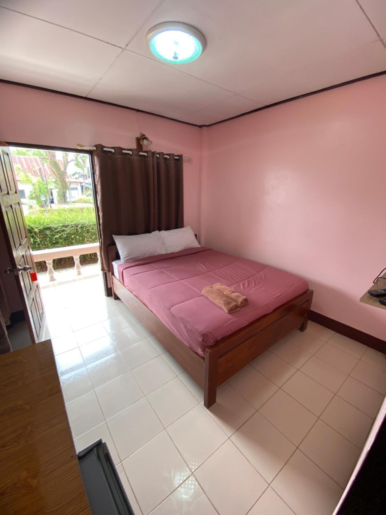 โพธิ์ทองริมทุ่ง Pothong Rimtung Hotel Fang Buitenkant foto