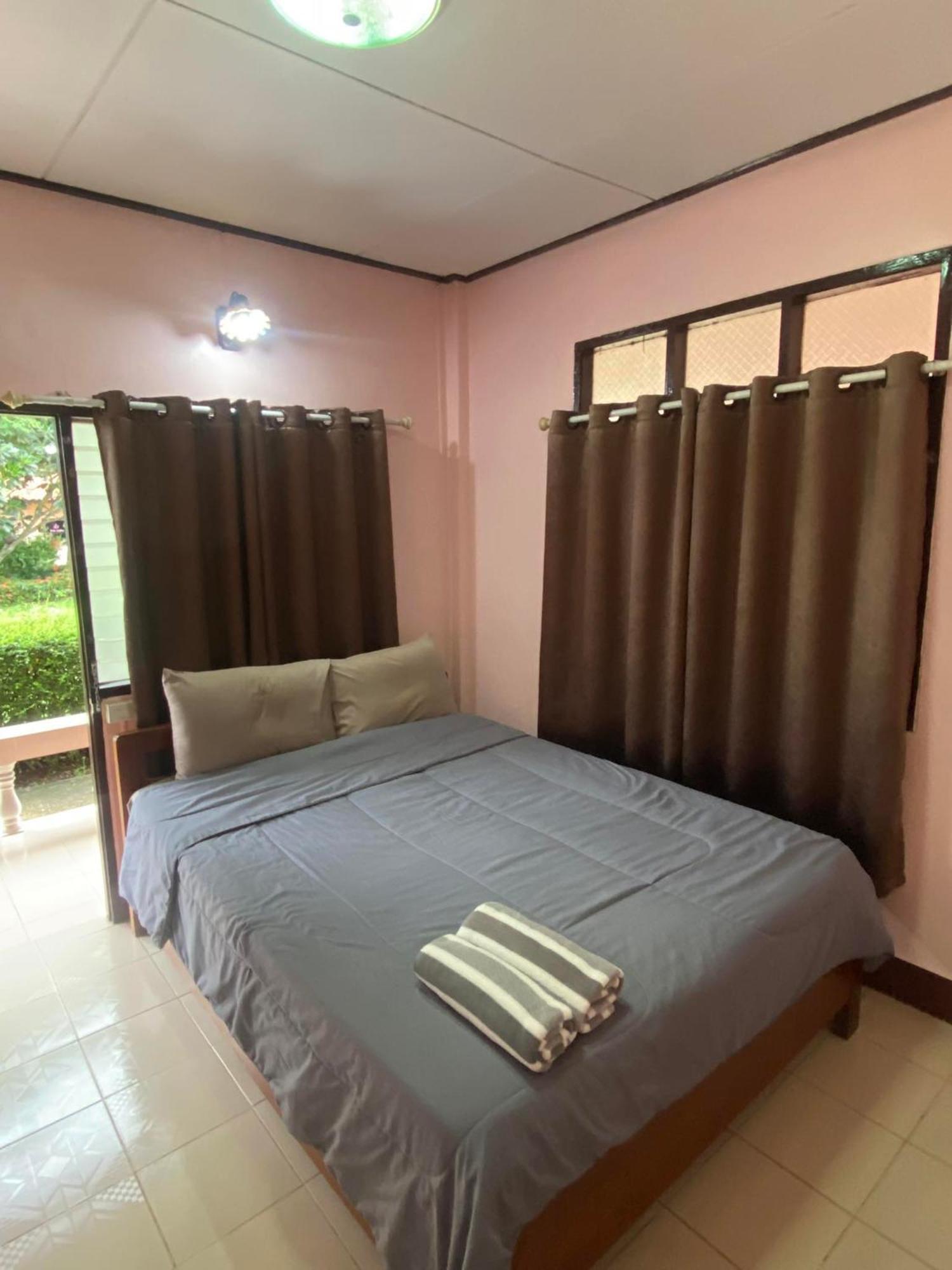 โพธิ์ทองริมทุ่ง Pothong Rimtung Hotel Fang Buitenkant foto