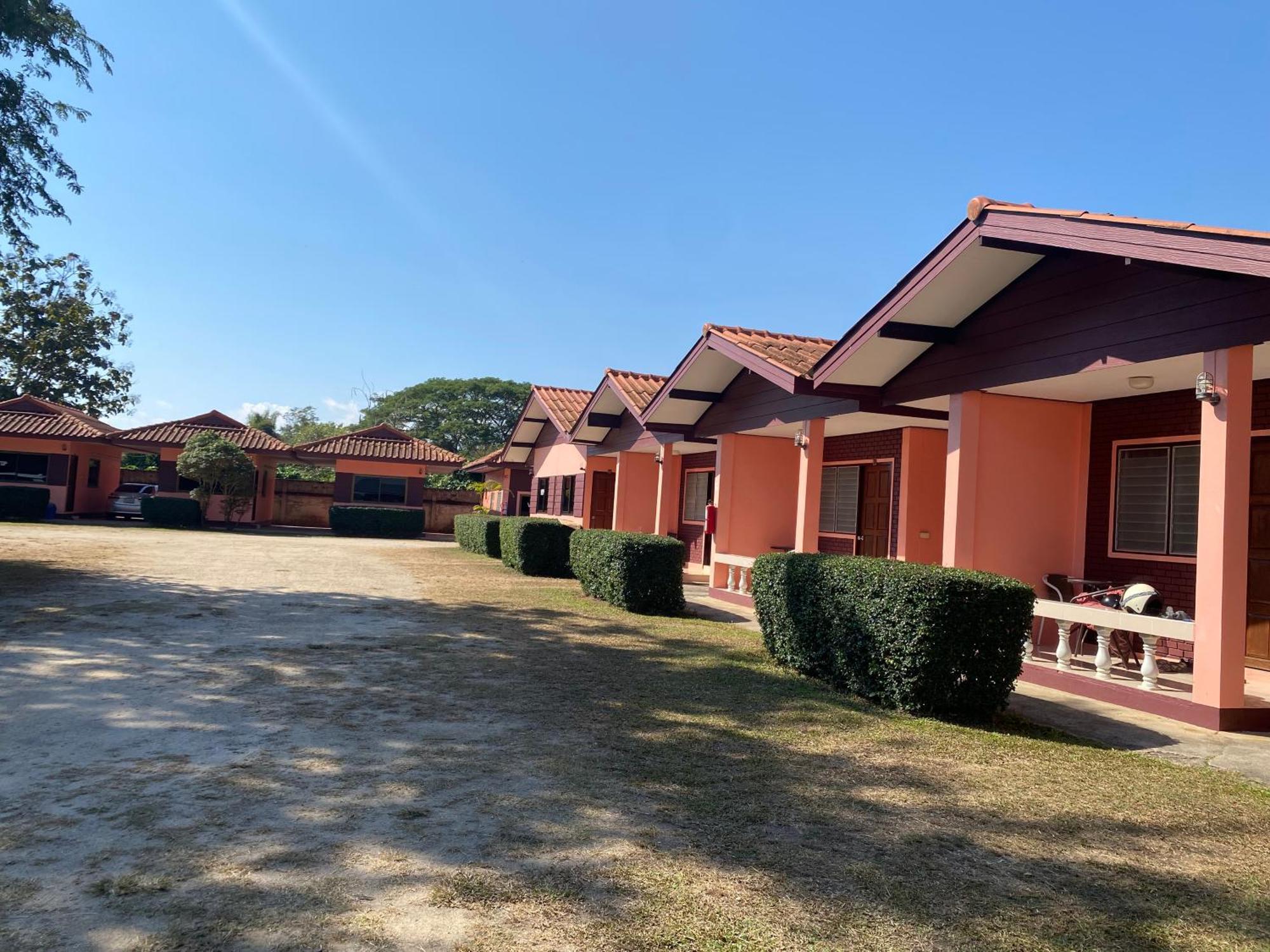 โพธิ์ทองริมทุ่ง Pothong Rimtung Hotel Fang Buitenkant foto