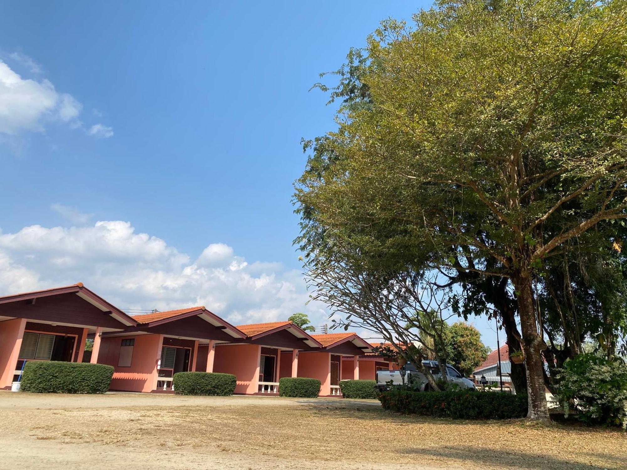 โพธิ์ทองริมทุ่ง Pothong Rimtung Hotel Fang Buitenkant foto