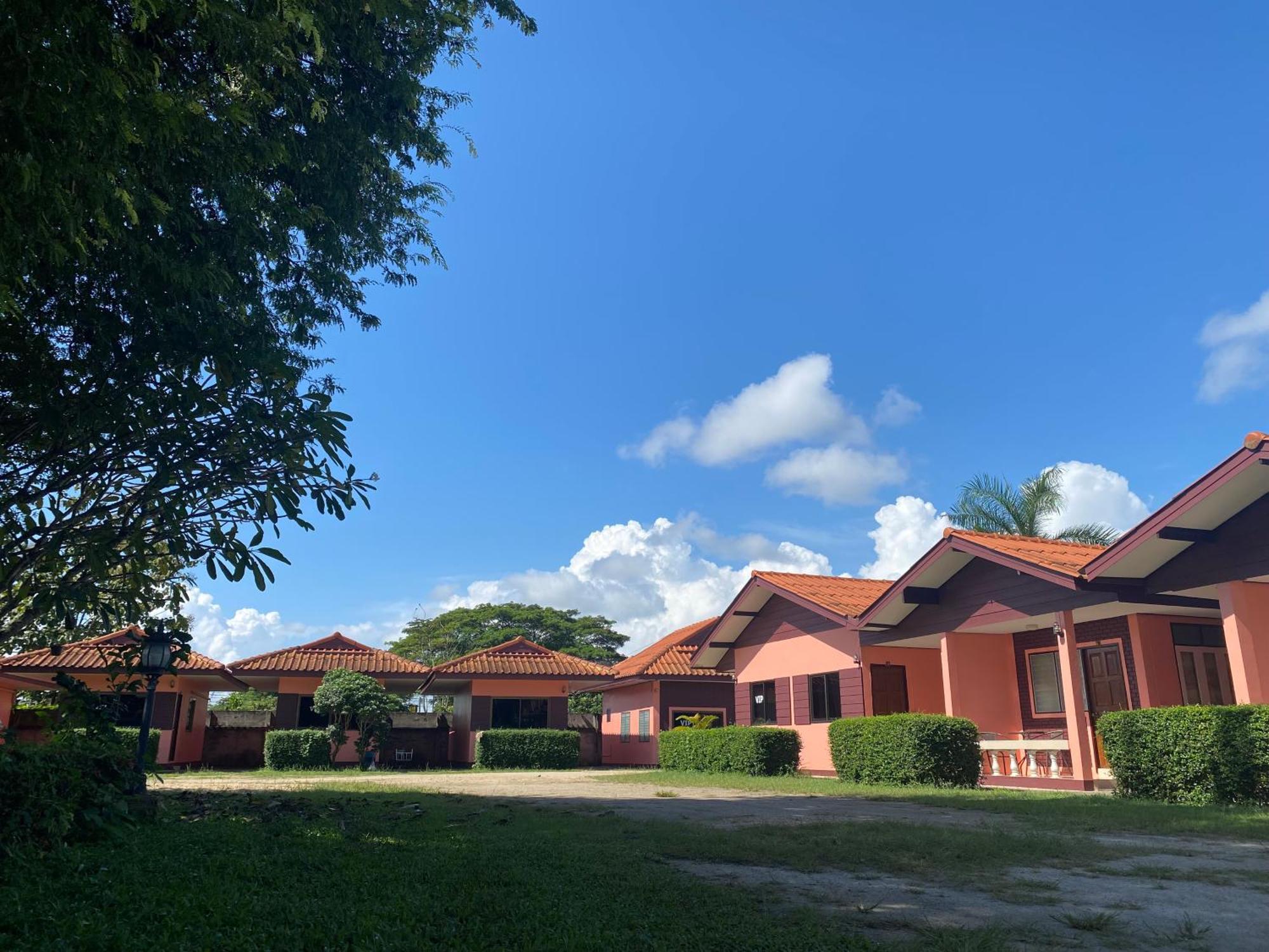 โพธิ์ทองริมทุ่ง Pothong Rimtung Hotel Fang Buitenkant foto