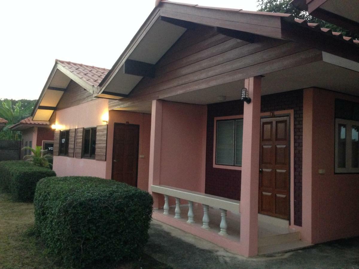 โพธิ์ทองริมทุ่ง Pothong Rimtung Hotel Fang Buitenkant foto