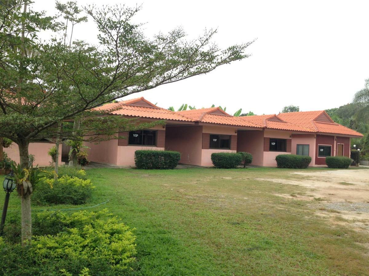 โพธิ์ทองริมทุ่ง Pothong Rimtung Hotel Fang Buitenkant foto