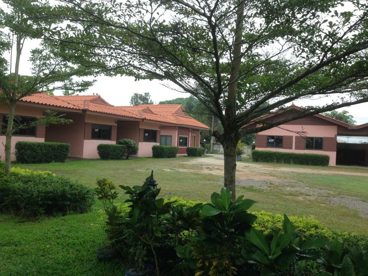 โพธิ์ทองริมทุ่ง Pothong Rimtung Hotel Fang Buitenkant foto