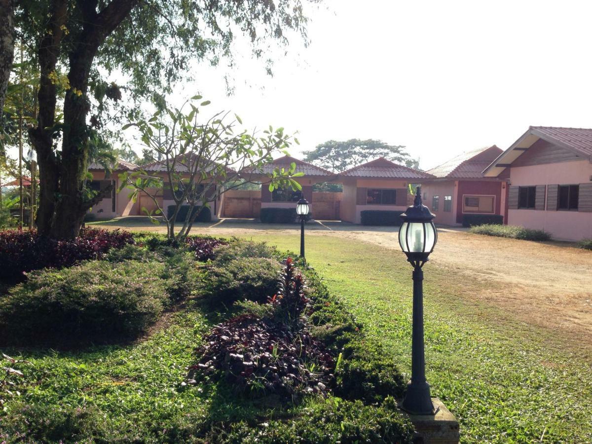 โพธิ์ทองริมทุ่ง Pothong Rimtung Hotel Fang Buitenkant foto