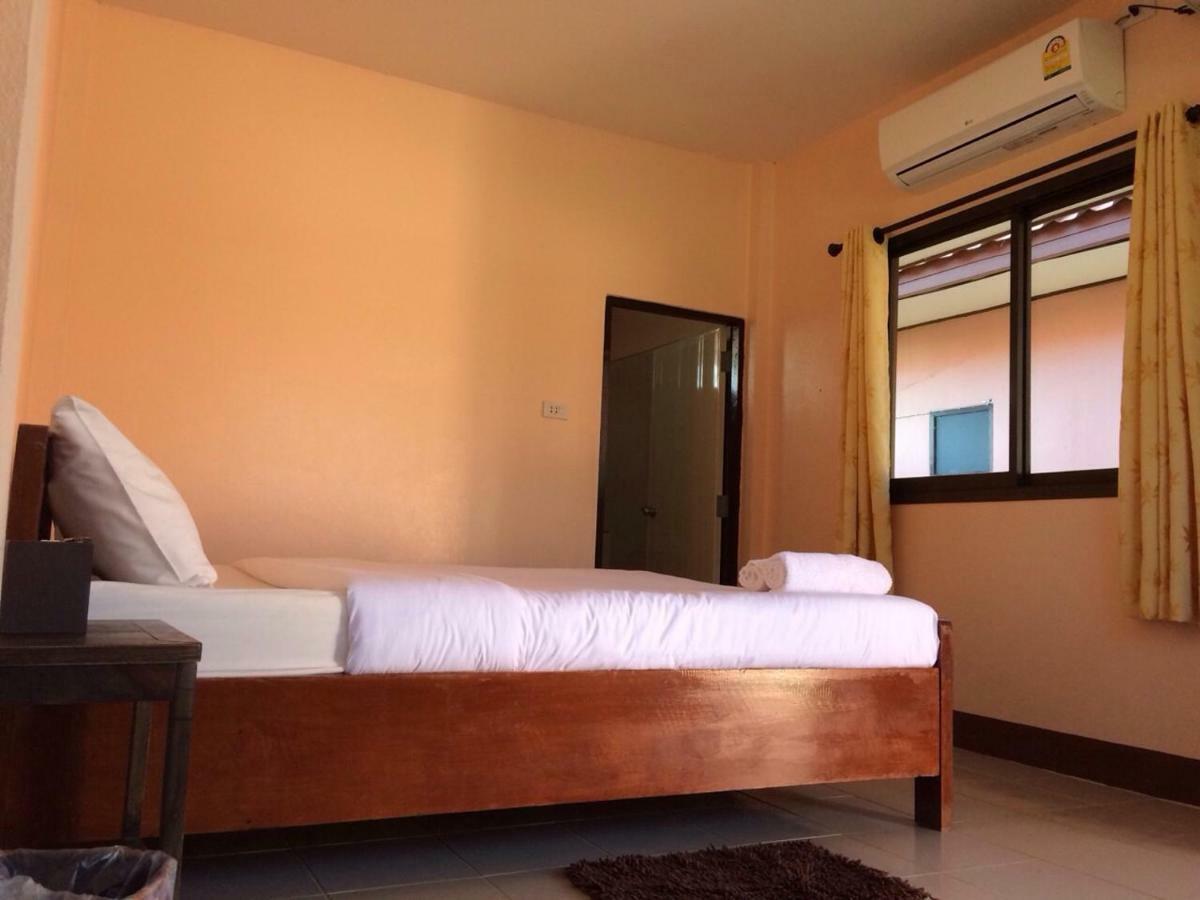 โพธิ์ทองริมทุ่ง Pothong Rimtung Hotel Fang Buitenkant foto