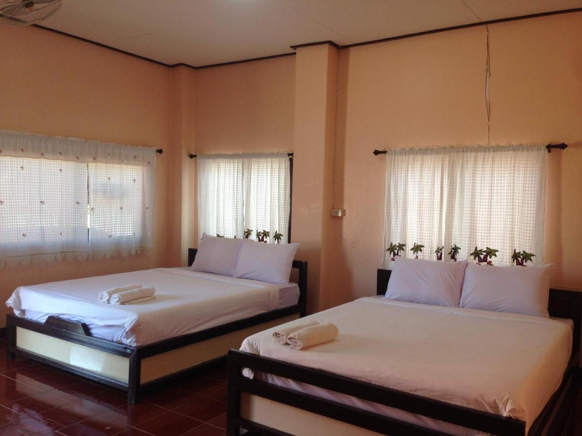 โพธิ์ทองริมทุ่ง Pothong Rimtung Hotel Fang Buitenkant foto